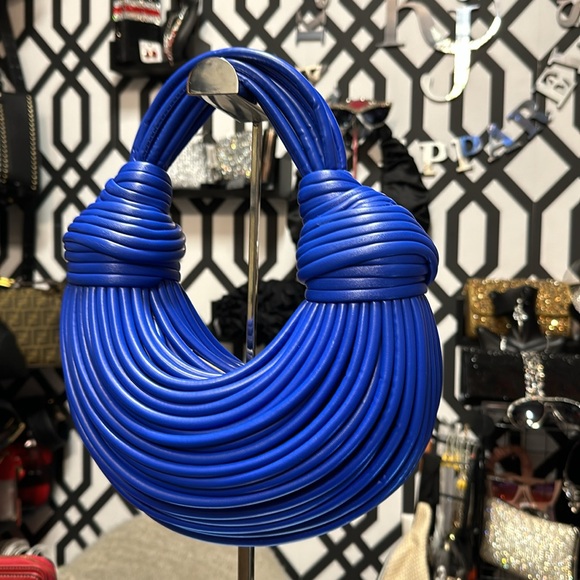 A rope purse holds very few items example phone lipstick keys handheld purse - Picture 9 of 10